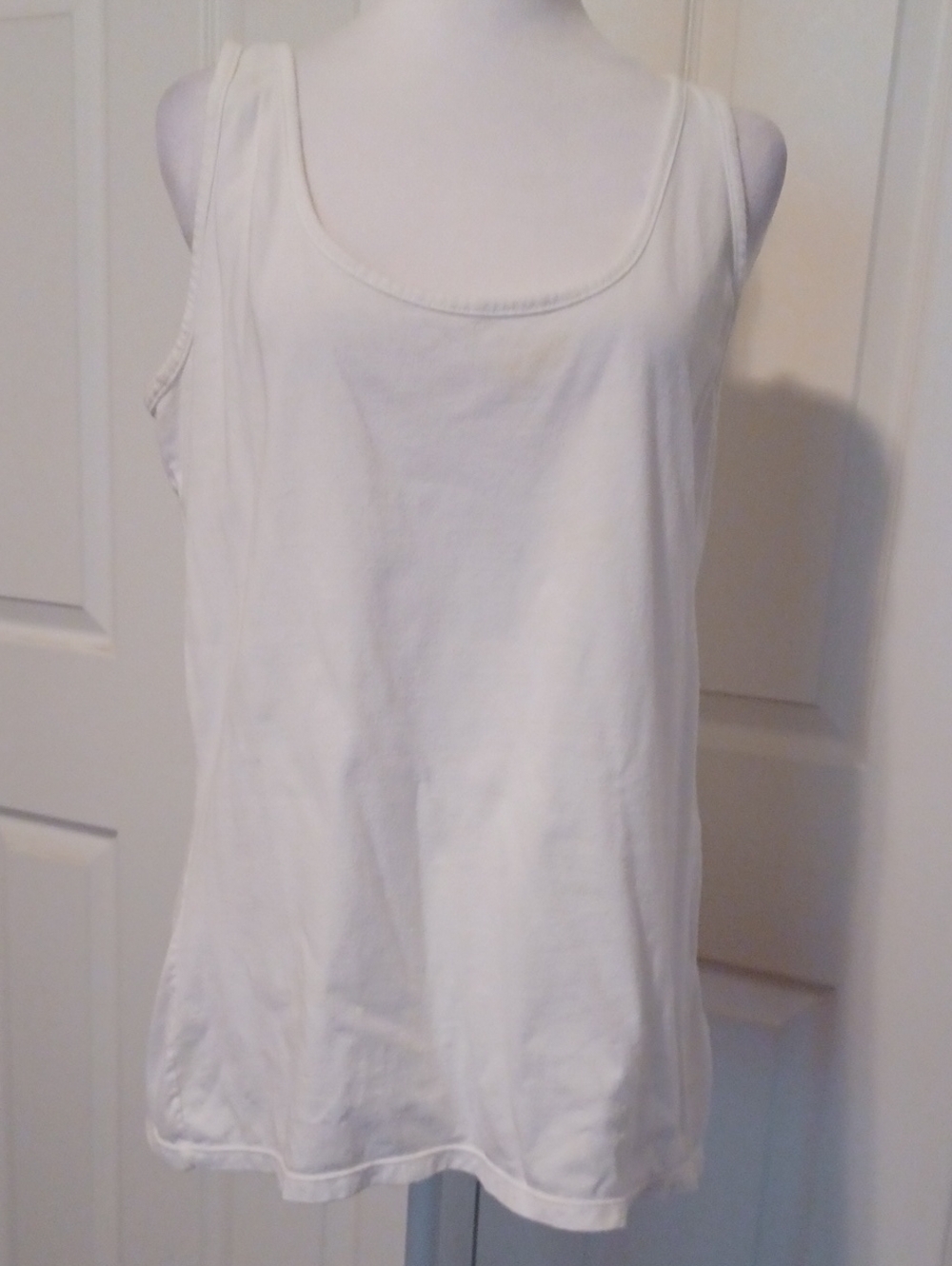 ** Hanes White Women's Scoop Neck Tank Top